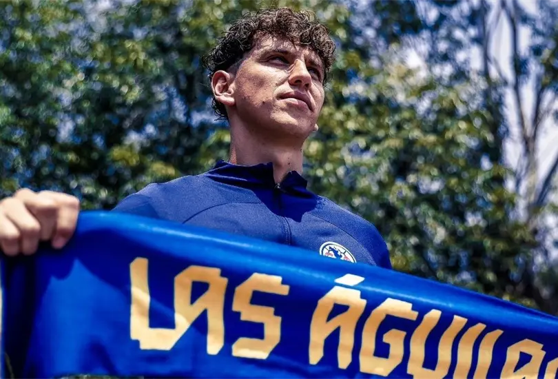 El futbolista chileno gastó una enorme cifra en sneakers, no obstante no representa mucho respecto a su salario en América. El futbolista chileno gastó una enorme cifra en sneakers, no obstante no representa mucho respecto a su salario en América.
