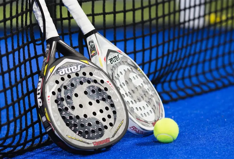 El buen mantenimiento de una pista de p&aacute;del es clave para que la disciplina se lleve a cabo de la mejor manera.