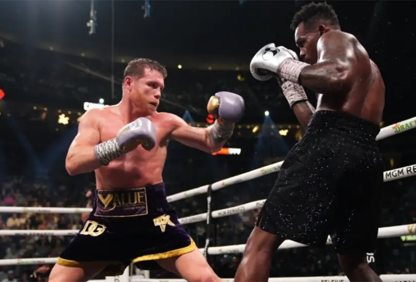Sa&uacute;l Canelo &Aacute;lvarez entr&oacute; en una lista exclusiva de cuatro boxeadores despu&eacute;s de vencer a Jermell Charlo.