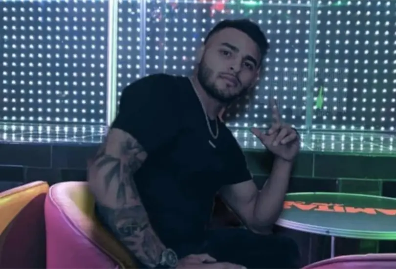 Un club nocturno utiliz&oacute; la imagen de Alexis Vega para una promoci&oacute;n.