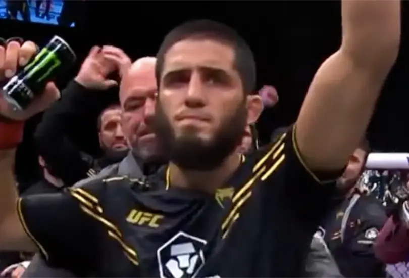 Islam Makhachev propin&oacute; un brutal nocaut a Alexander Volkanovski.