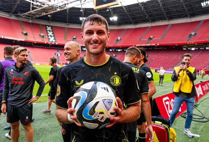 Santiago Gim&eacute;nez har&aacute; su debut en la Champions League 2023-24 con el Feyenoord
