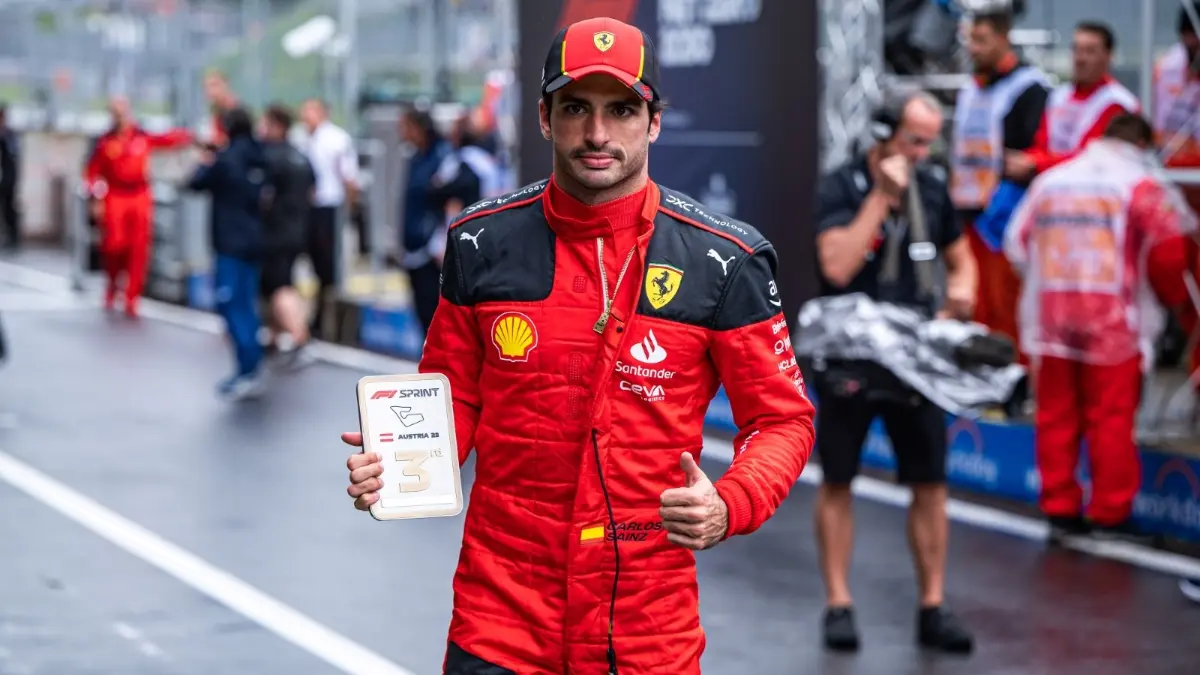 FERRARI – CARLOS SAINZ JR.: El piloto español ha aprovechado con todo su oportunidad en la escudería italiana y puede presumir dos triunfos.