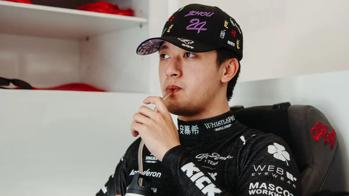 ZHOU GUANYU: Pese a que los resultados no lo han acompañado, el competidor chino ha mostrado un avance importante en su segunda campaña con la escudería y aseguró su lugar para un tercero.