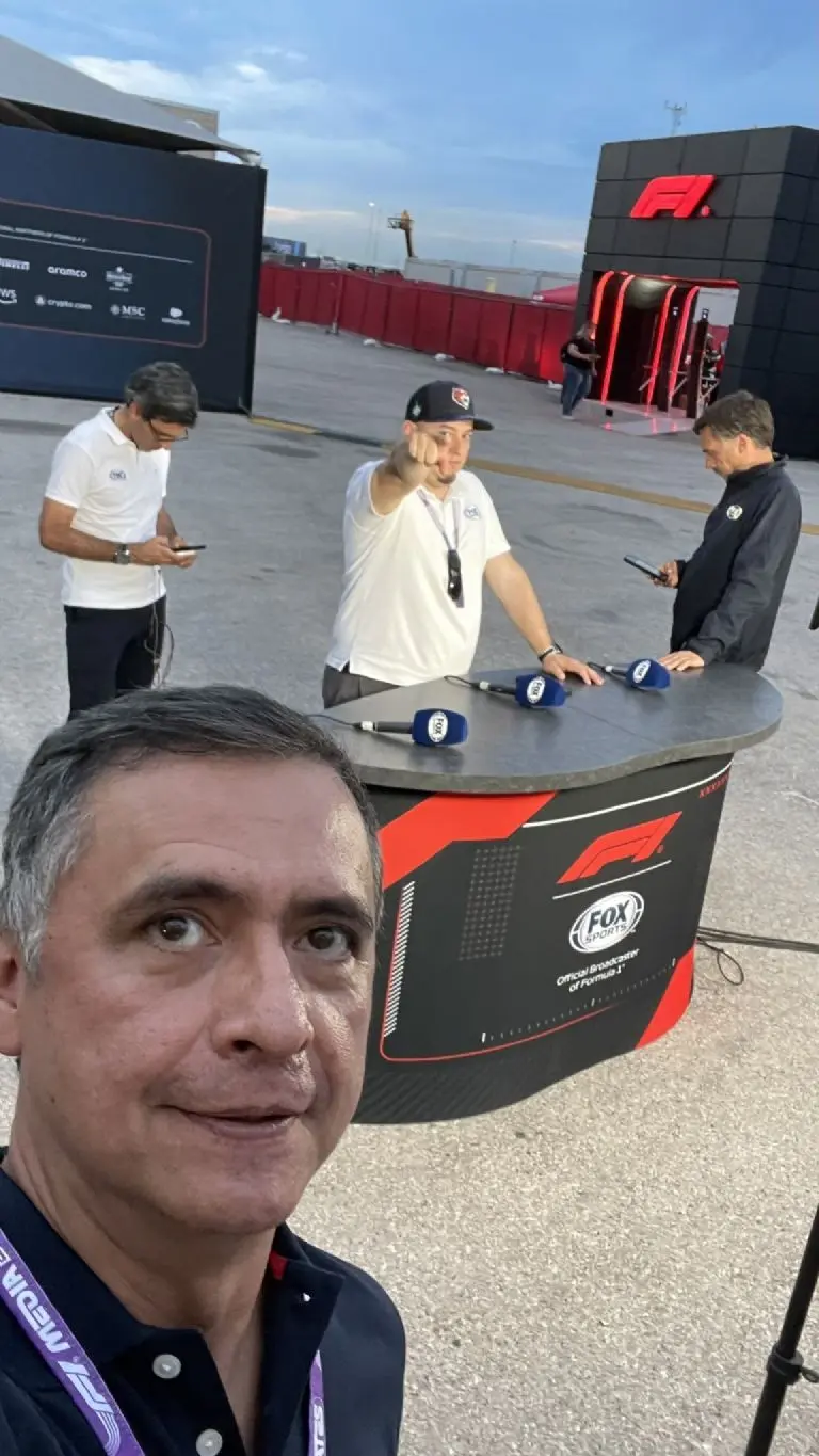 Chacho López es el narrador de las carreras de F1 en español. @chacho_lml