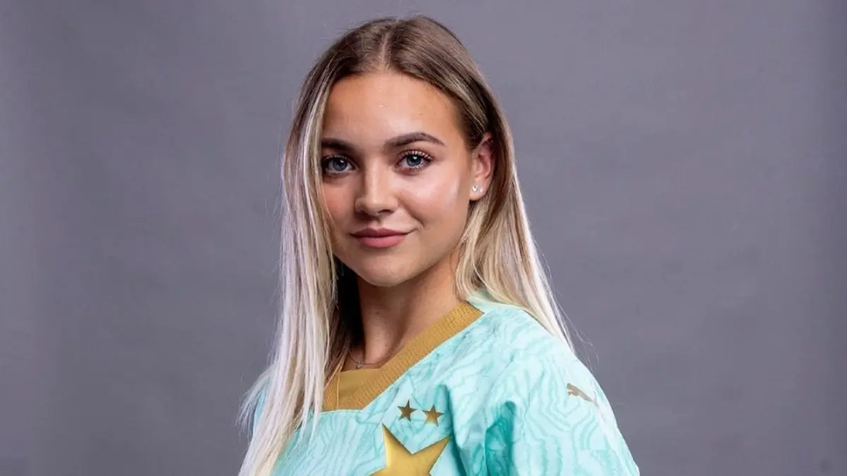 La futbolista presume ser uno de los prospectos más importantes de su país y cuenta con ya una buena trayectoria.