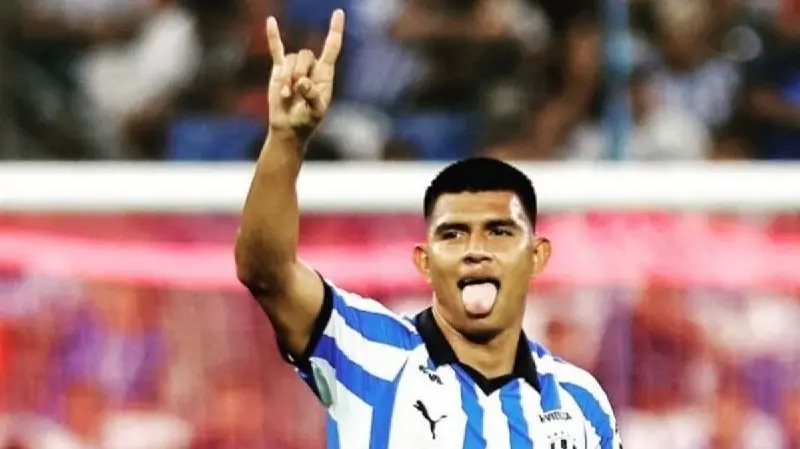 El futbolista del club regiomontano hizo una acci&oacute;n que no pas&oacute; desapercibida por usuarios en redes sociales.