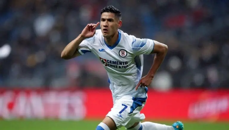 Uriel Antuna expresó que paso exitoso por Cruz Azul se debe a los cambios que hizo - Archivo Referee