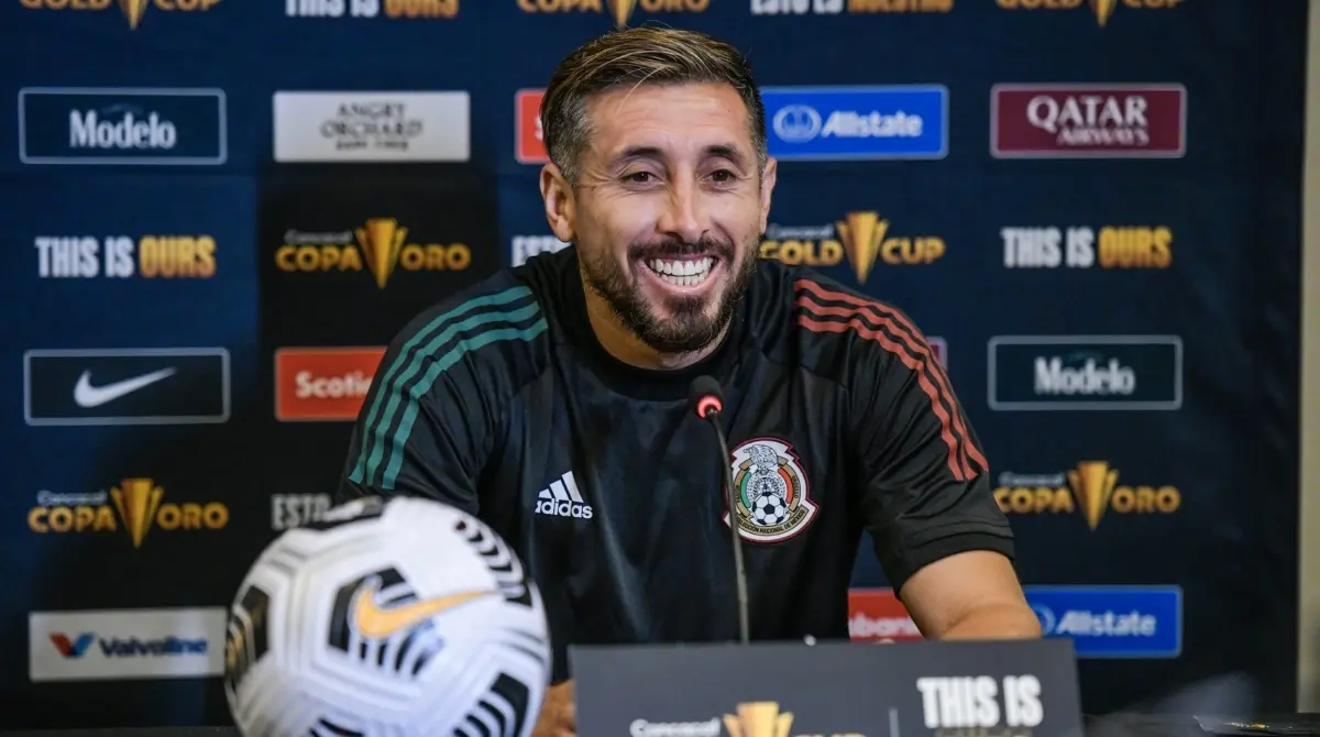 Si bien no se dio en el hotel de concentración, sí ocurrió en la última noche libre de la Selección Mexicana antes de viajar a Rusia en 2018. Héctor Herrera organizó un 'encerrón' con mujeres de compañía para todos los integrantes del 'Tri'.