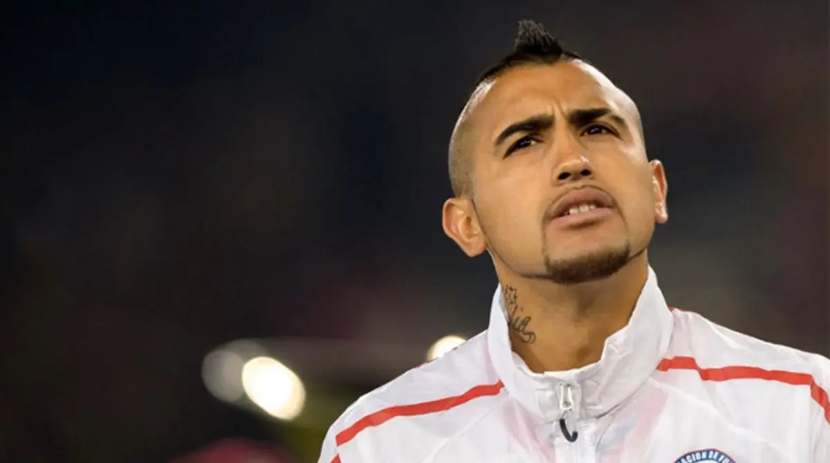 Esta indisciplina, una de tantas de la generación dorada chilena, estuvo orquestada por Arturo Vidal, quien en compañía de otros jugadores metió mujeres a la concentración y armó una fiesta.