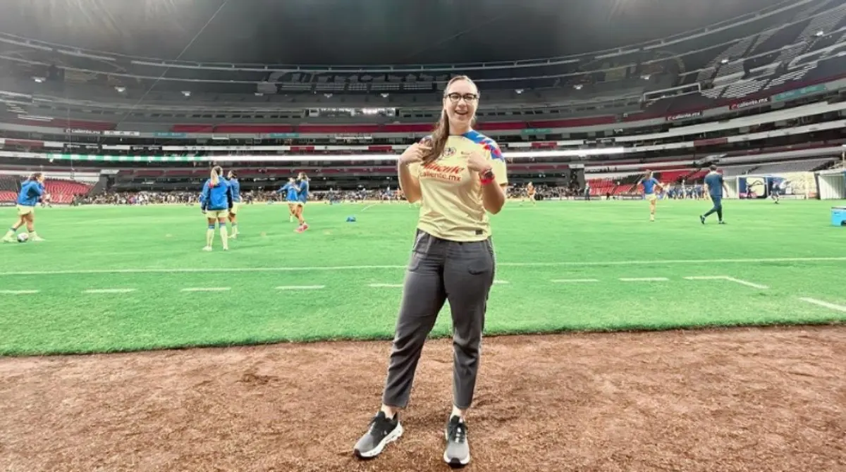 La narradora y analista de TNT Sports, Mar&iacute;a Jos&eacute; Gonz&aacute;lez, tambi&eacute;n apoya al Am&eacute;rica desde la cuna, tanto varonil como femenil. 