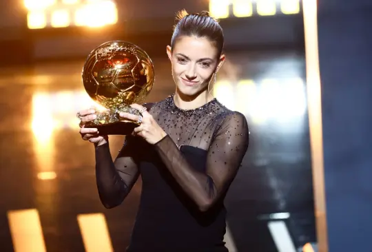 Aitana Bonmatí acaba de ganar el Balón de Oro a la mejor jugadora del 2023 luego de conquistar todo con España y Barcelona.