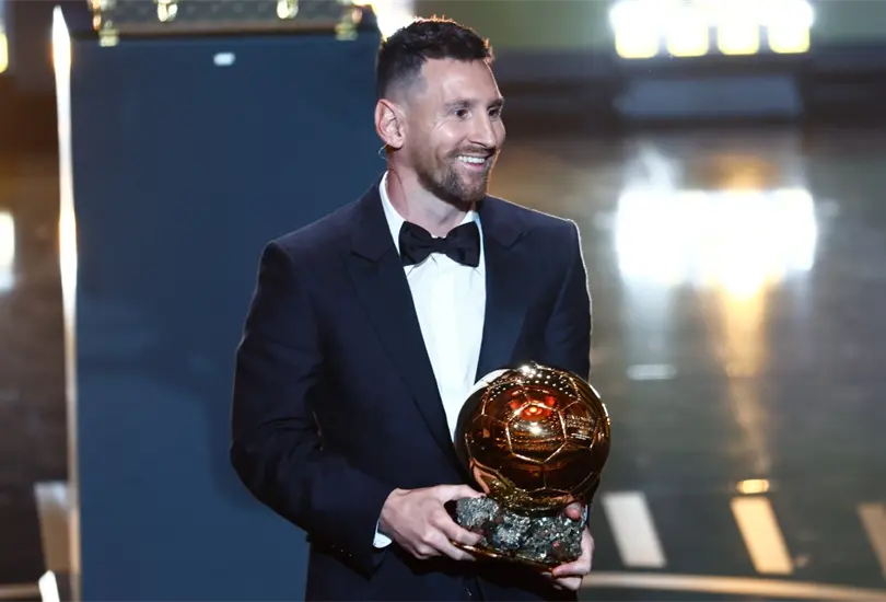 El argentino y su m&aacute;s reciente galard&oacute;n desde France Football dividi&oacute; opiniones en redes sociales por los par&aacute;metros para definirlo como ganador.
