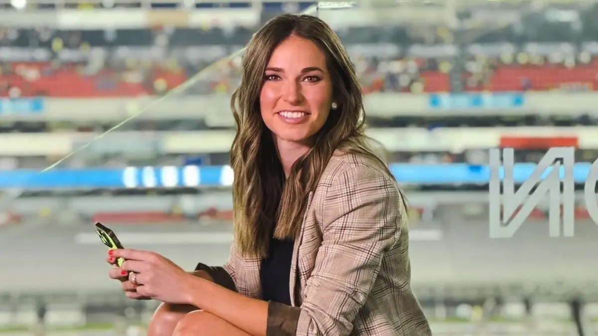 La reportera mexicana ha ganado protagonismo en TUDN y ahora estuvo en la mira por discutir con aficionados en redes sociales.