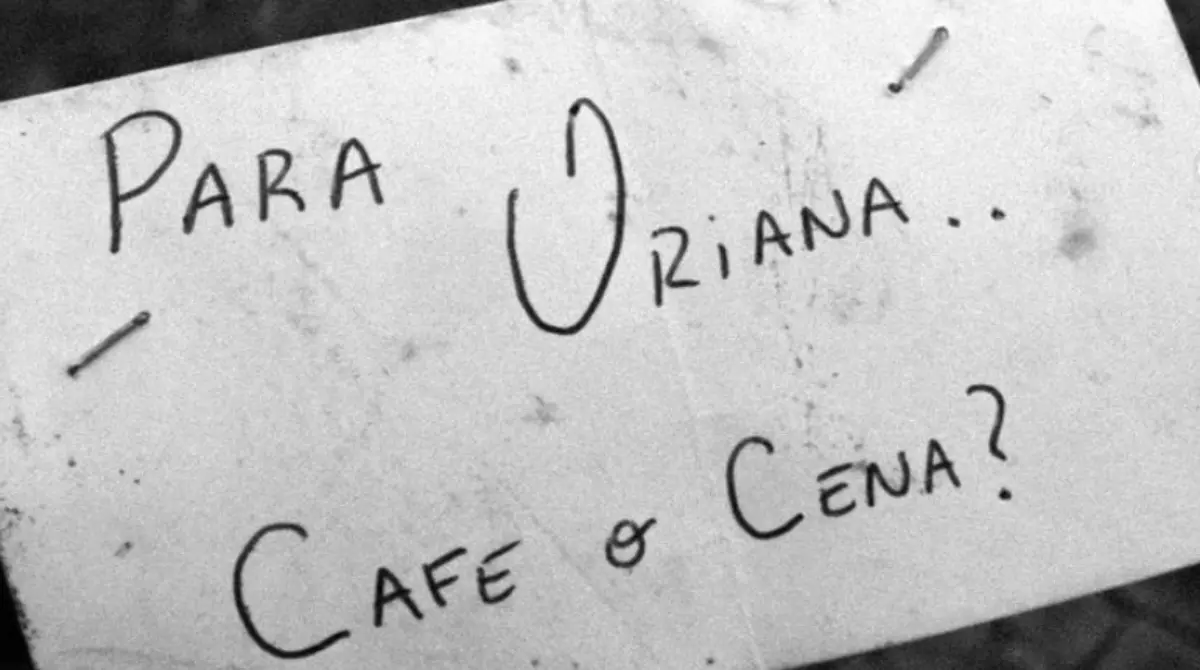 Luego de ser nominada a varios premios de categoría nacional y de adquirir fama en el continente, también llamó la atención del entonces futbolista de la Juventus, Paulo Dybala con quien inició su relación en 2018.