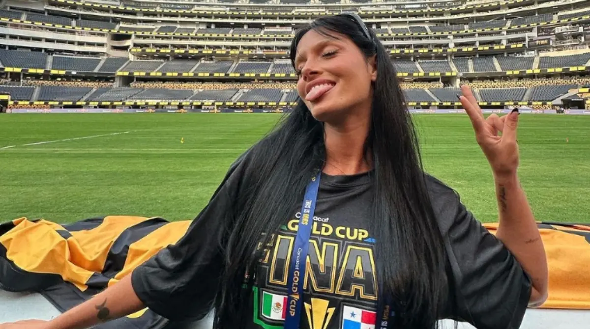 La carrera de Oriana Sabatini sigue creciendo, pues la cantante de 27 años firmó el año pasado un contrato con Universal Music, sacó su nuevo single titulado 'Perro' que encabezó las listas nacionales y puede decir que ya fue telonera de Ariana Grande y Coldplay, además de compartir escenario junto con los Red Hot Chilli Peppers y presentarse en el espectáculo previo a la final de Copa Oro este verano.