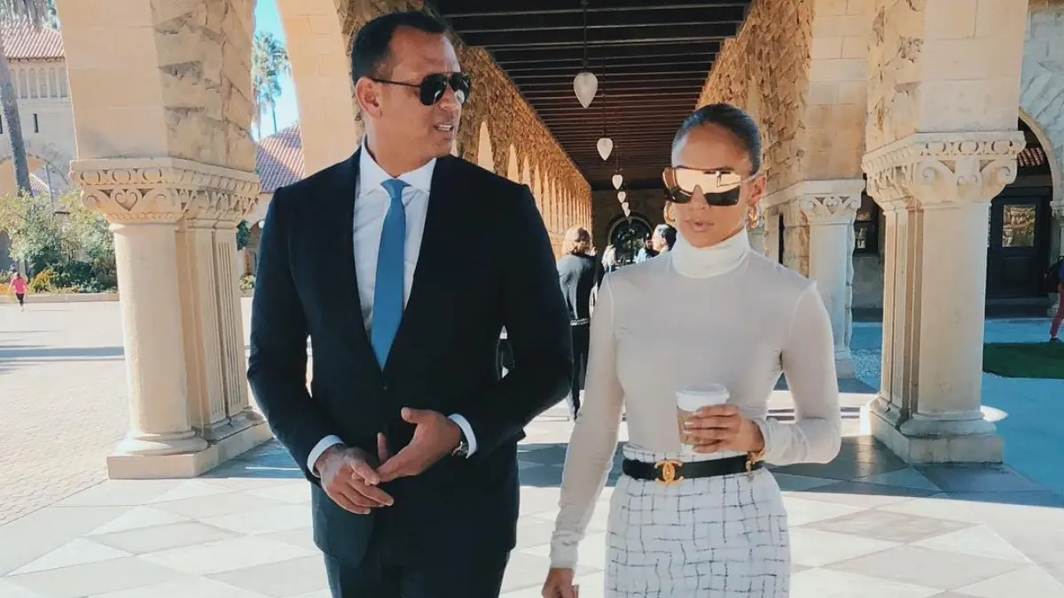 ALEX RODRÍGUEZ Y JENNIFER LOPEZ: La reconocida cantante y el exbeisbolista tenían muchos años de conocerse, aunque fue hasta 2017 que empezaron a salir; se comprometieron en 2019, pero en 2021 se separaron por cuestiones personales.