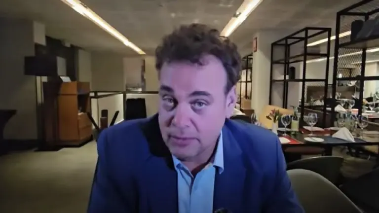 David Faitelson hizo oficial su salida de ESPN para llegar a TUDN. Galería Referee