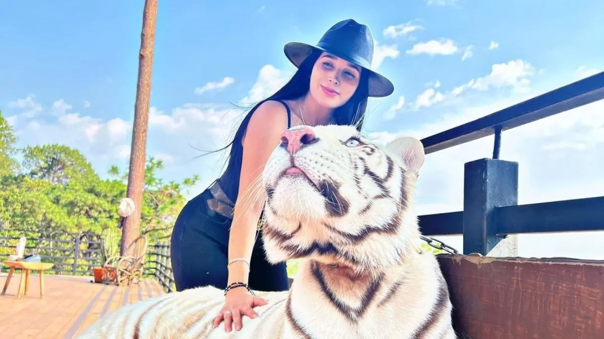 En el más reciente escándalo donde se especuló que el futbolista le habría sido infiel, Adriana negó la información.