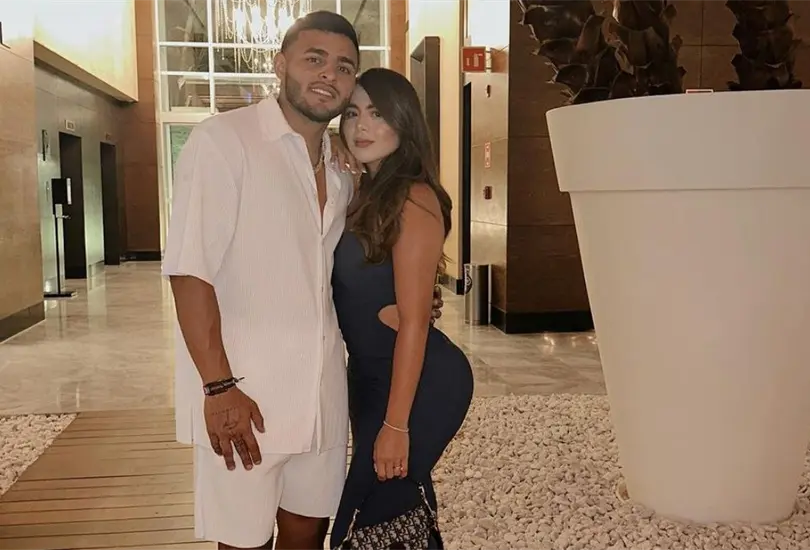 La esposa del futbolista asegur&oacute; que est&aacute;n se&ntilde;alando de m&aacute;s al jugador cuando hay otros temas peores a d&oacute;nde mirar.