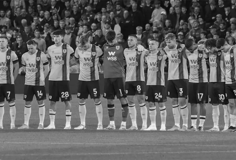 Un futbolista de la Premier League se retira temporalmente para atender su salud mental.