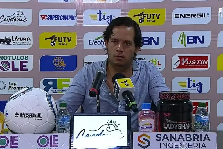 Javier San Román, DT mexicano, se fue expulsado por hacer un gesto peculiar al árbitro - Captura de pantalla
