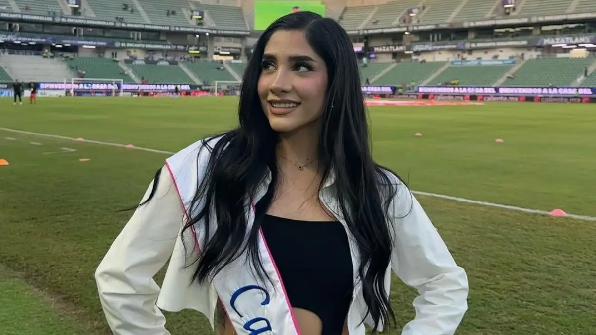 Sam Espinosa sorprendi&oacute; a propios y extra&ntilde;os por aparecer en el protocolo de la Liga MX en el encuentro de Mazatl&aacute;n y Toluca.