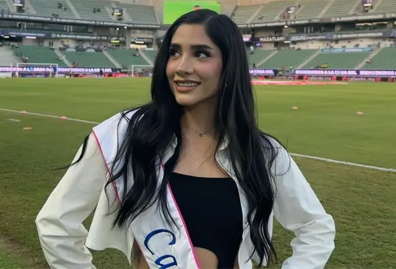 Sam Espinosa sorprendi&oacute; a propios y extra&ntilde;os por aparecer en el protocolo de la Liga MX en el encuentro de Mazatl&aacute;n y Toluca.