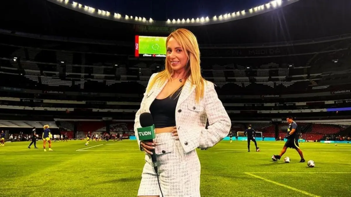 La presentadora tambi&eacute;n ha hecho cobertura en cancha en distintos encuentros, principalmente en el estadio Azteca.