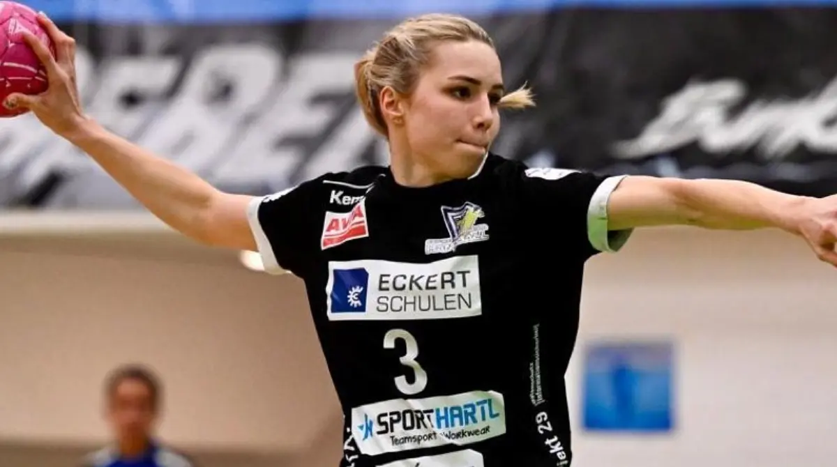 Se trata de una jugadora de balonmano que formar parte del ESV 1927 Regensburg de Alemania. Se desempeña como lateral por izquierda y porta el número 3.