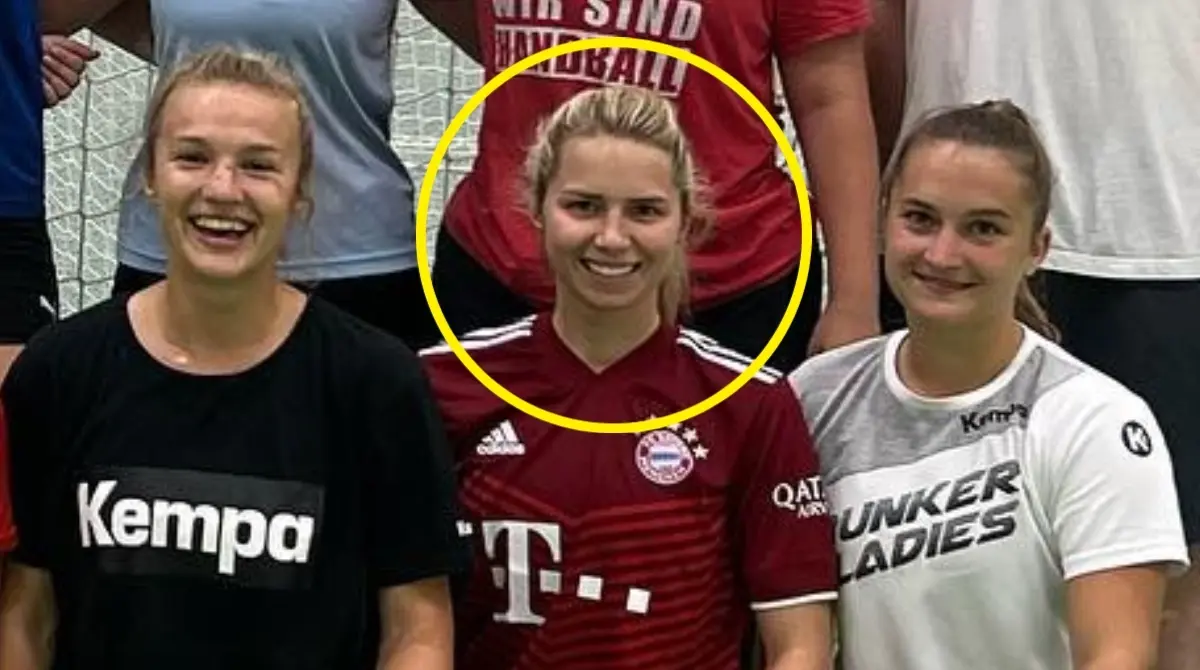 Su carrera en el balonmano la complementa con sus estudios en gestión de moda, carrera que estudió de 2019 a 2021.