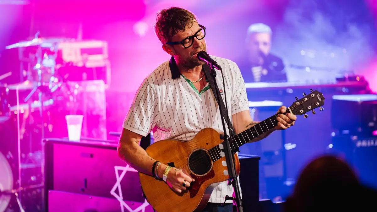 DAMON ALBARN: Vocalista de Blur, Gorillaz y otros proyectos personales, el músico británico es fan declarado del Chelsea y ha ido a verlos en muchas ocasiones al Stamford Bridge, su estadio ubicado en Londres. 