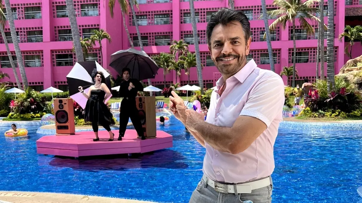 EUGENIO DERBEZ: El comediante demostró su pasión por el Cruz Azul en la "La Familia Peluche" y varias de sus poses en el show se hicieron virales para describir los sentimientos de los aficionados ´cementeros´.