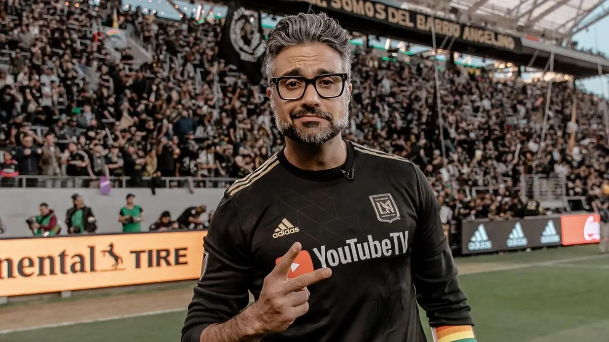 JAIME CAMIL: Aunque en varios roles tuvo que pasar como aficionado del América, el artista es apasionado de los Pumas de la UNAM y del LAFC, equipo de la MLS, la liga de Estados Unidos.