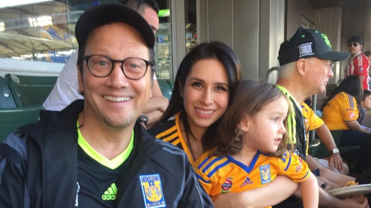 ROB SCHNEIDER: El comediante estadounidense sorprendió a todos al anunciar que es fanático de Tigres, equipo de la Liga MX, debido a que su esposa mexicana también les va. 