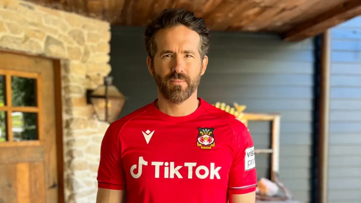 RYAN REYNOLDS: Reconocido por ser Deadpool en las películas de Marvel del mismo nombre, el actor canadiense se volvió fanático del Wrexham AFC, club de Gales, porque lo compró junto a su amigo, Rob McElhenney.