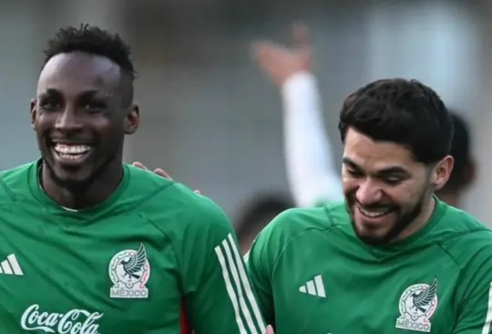 Julián Quiñones ya recibió su novatada con la Selección Mexicana.