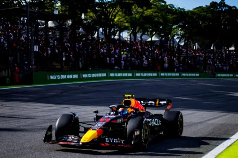 Checo Pérez buscará un buen resultado en Interlagos, sede del GP de Brasil 2023 de F1 - Twitter @RedBullRacing