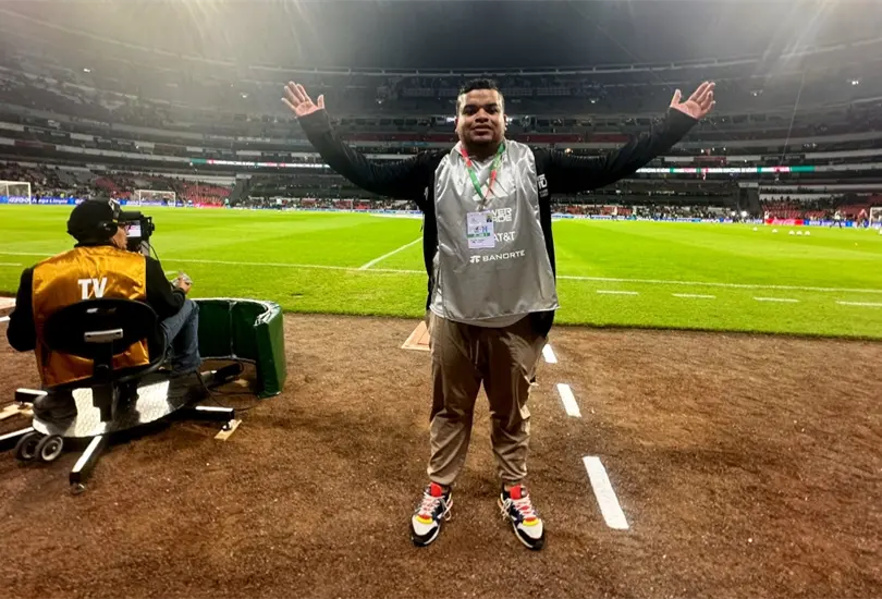 El periodista se grab&oacute; al pie de la cancha en Santa &Uacute;rsula y explot&oacute; en contra de lo ocurrido con el M&eacute;xico vs Honduras.