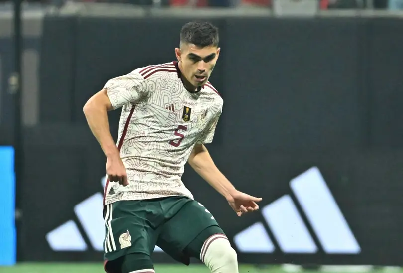 Johan V&aacute;squez rega&ntilde;&oacute; a sus compa&ntilde;eros de la Selecci&oacute;n Mexicana por sufrir con Honduras