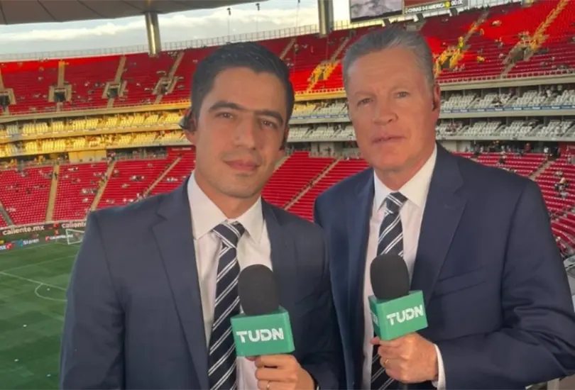 Los dos narradores principales del canal fueron criticados por su celebraci&oacute;n.