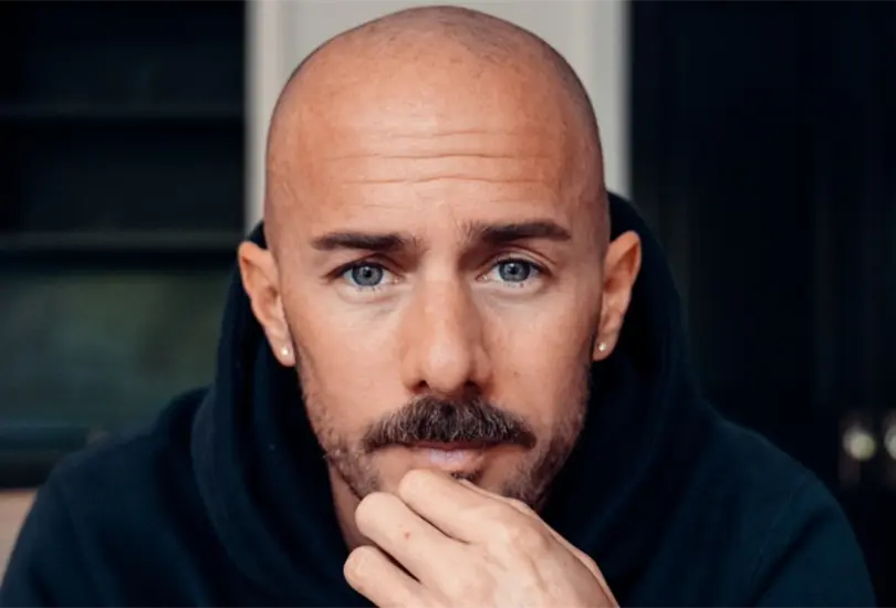 Dreyfus adquiri&oacute; la mayor&iacute;a de su fama gracias a sus conferencias y labor de life coach.