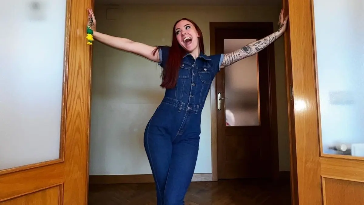 Antes de poder ganar dinero suficiente de su trabajo como influencer, era vendedora en una tienda deportiva.