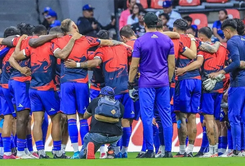 Cruz Azul le dijo adiós a otro de sus referentes. Cruz Azul le dijo adiós a otro de sus referentes.