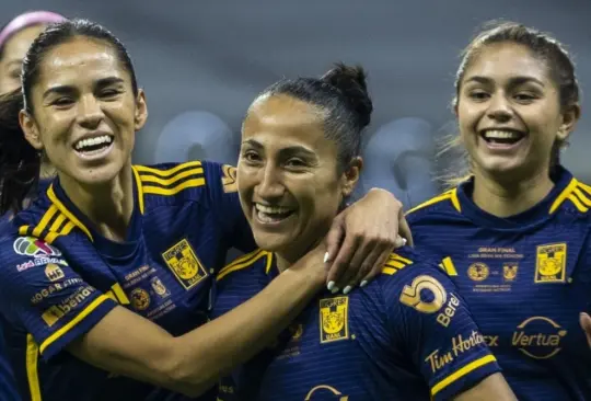 Tigres Femenil goleó al América Femenil en el Estadio Azteca.