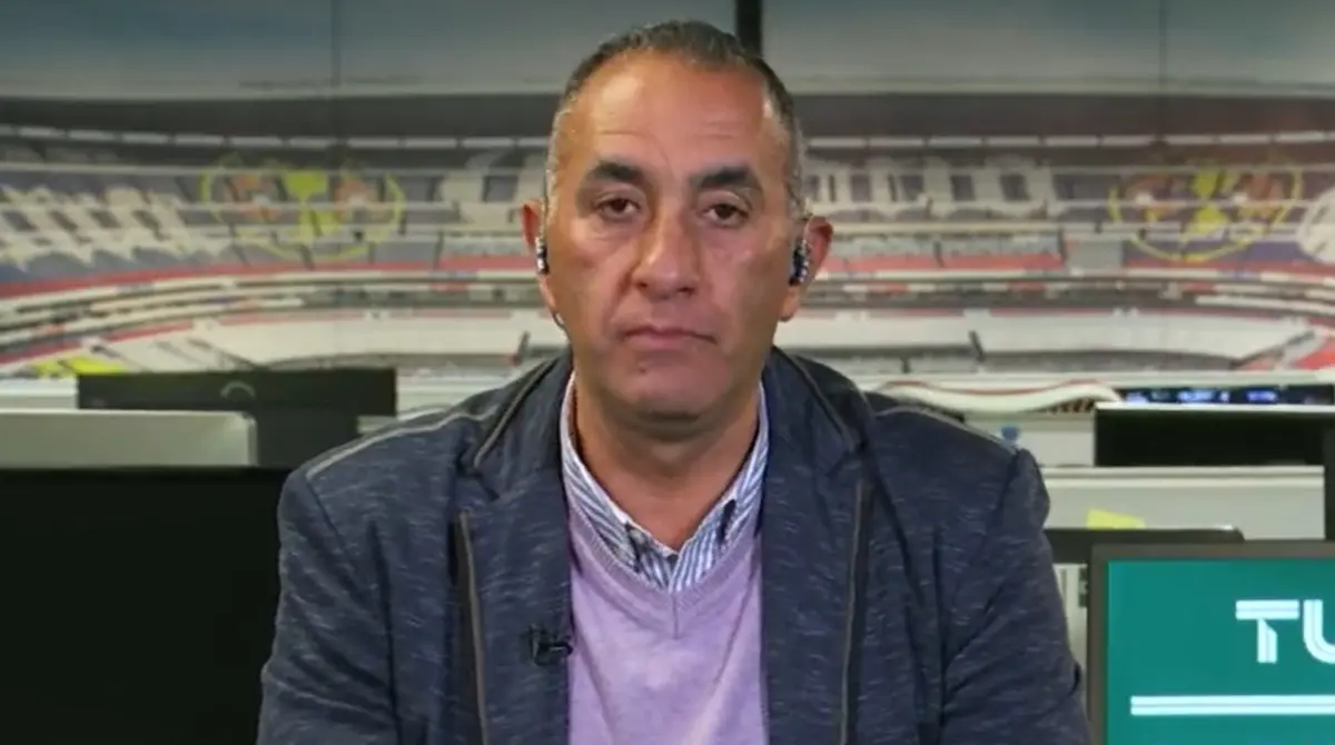 Profesionalmente, Paco Arredondo llevó a cabo sus estudios de periodismo deportivo en la escuela Carlos Septién García.