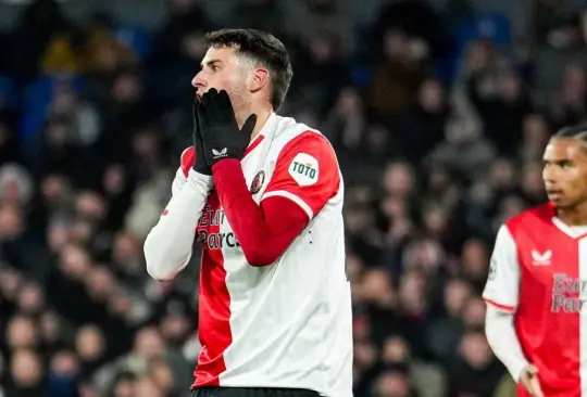 Santiago Giménez tuvo un osote que le costó al Feyenoord en su derrota ante el Atlético de Madrid