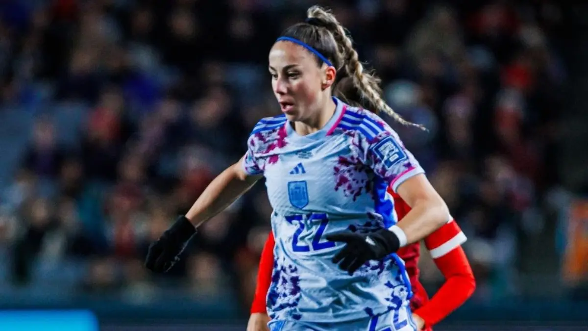 Su enorme talento la ha llevado a defender los colores de la selecci&oacute;n espa&ntilde;ola y ha disputado 35 partidos con la Roja.