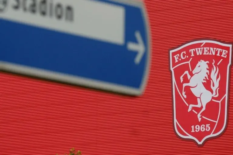 Twente, equipo de la Eredivisie, ganó más en la venta de cerveza que en la de futbolistas - Twitter @fctwente