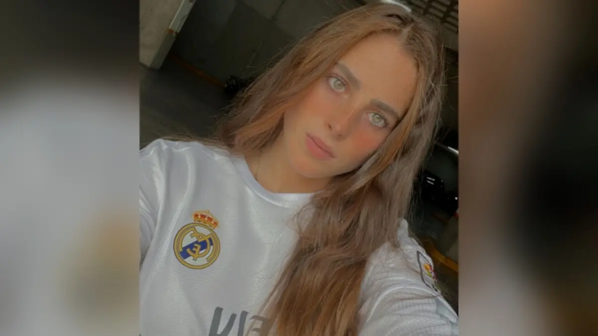 Fátima no es ajena al futbol, pues tiene publicada una imagen presumiendo los colores del Real Madrid en su Instagram.